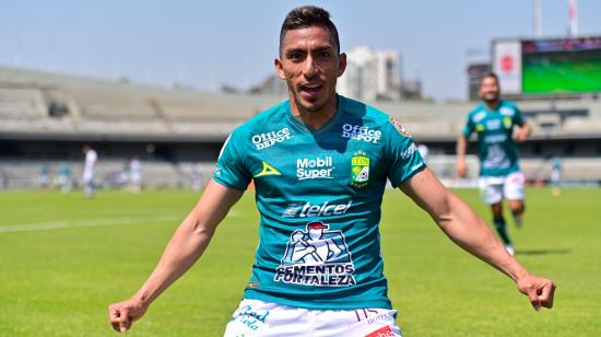 Ángel Mena celebra su gol conseguido ante Pumas UNAM, en el estadio Universitario, el domingo 21 de febrero de 2021.