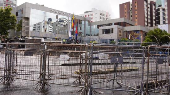 Cerco de seguridad instalado en el Consejo Nacional Electoral el 11 de febrero de 2021.