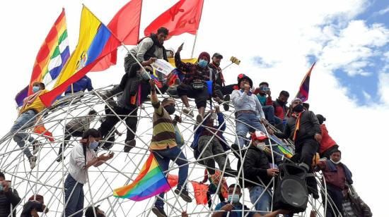 Los seguidores de Pachakutik apoyan a Yaku Pérez en una manifestación en El Arbolito, en Quito, el 26 de febrero de 2021.