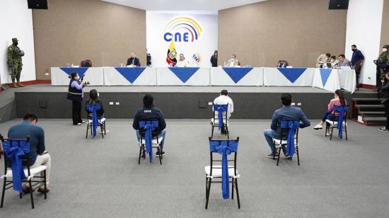 El Pleno del CNE, en sesión de la noche del 26 de febrero de 2021.