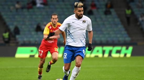 Cristhian Noboa maneja el balón en el partido del Sochi ante el Arsenal Tula, el sábado 27 de febrero de 2021.