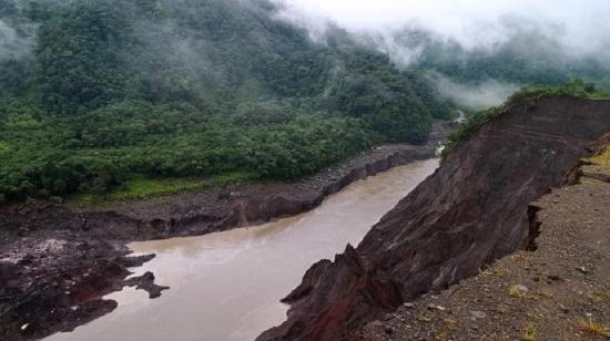 Un derrumbe ocasionó el represamiento del río Coca, entre las provincias de Napo y Sucumbíos, el 23 de febrero de 2021.