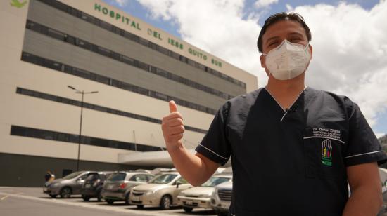 El médico intensivista Daniel Zhunio en el Hospital Quito IESS Sur, el 24 de febrero de 2021.