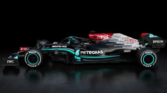 La escudería Mercedes presentó el W12, el auto con el que Lewis Hamilton buscará su octavo título de campeón mundial.