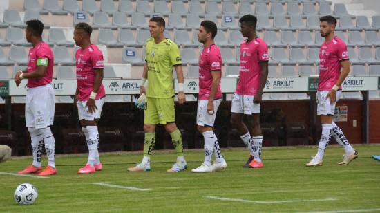 Los jugadores de Independiente del Valle antes de empezar el partido ante Macará, el 28 de febrero de 2021.