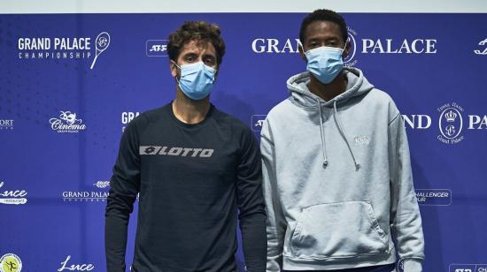 Los tenistas, Roberto Quiroz (izq) y Christopher Eubanks (der), luego de ganar el título en dobles del ATP de San Petersburgo (Rusia), el sábado 6 de marzo de 2021.