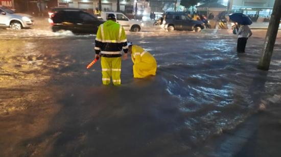 Las calles de Guayaquil quedaron inundadas por la lluvia del 8 de marzo de 2021.