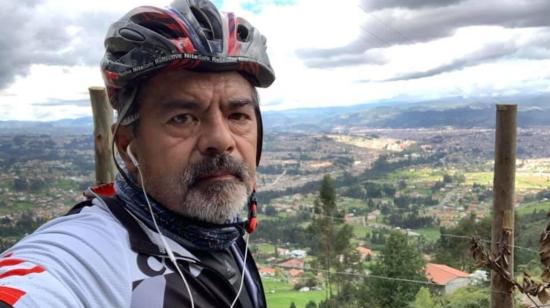 Jhon Jarrín, durante un entrenamiento de bicicleta en Cuenca. en 2020