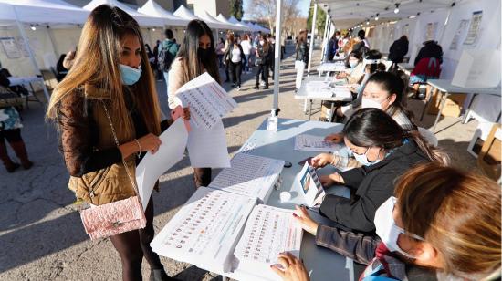 Residentes ecuatorianos que votan en Murcia, España, el 7 de febrero de 2021.