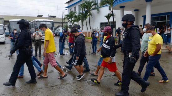 Al menos nueve personas fueron detenidas la mañana del 9 de marzo de 2021, luego de que la Policía allanara las oficinas del SRI en Guayaquil.