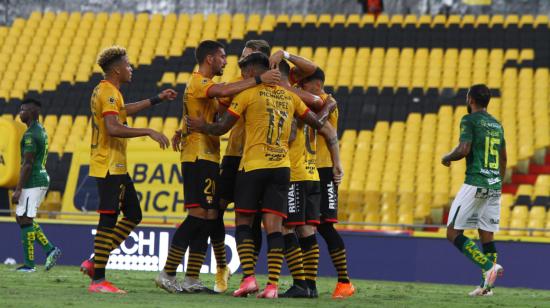 Los jugadores de Barcelona festejan el gol de Damián Díaz anotado frente a Orense, por la Fecha 4 de la LigaPro, el domingo 14 de marzo de 2021.