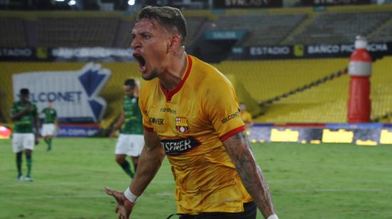 El delantero ecuatoriano, Carlos Garcés, celebra su gol anotado contra Orense, el domingo 14 de marzo de 2021.