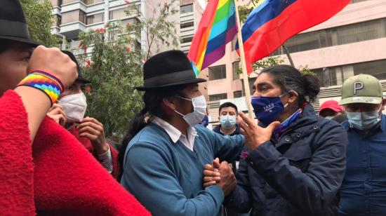 El candidato de Pachakutik, Yaku Pérez, en las afueras del Centro de Mando del CNE. Quito, 8 de febrero de 2021.