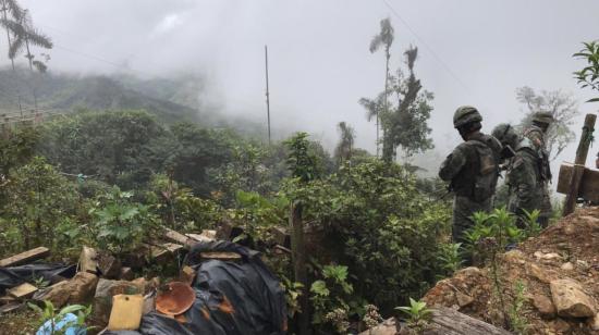 Un grupo de militares realizó un patrullaje en las minas de La Merced de Buenos Aires, en Imbabura, el 10 de marzo de 2021. 