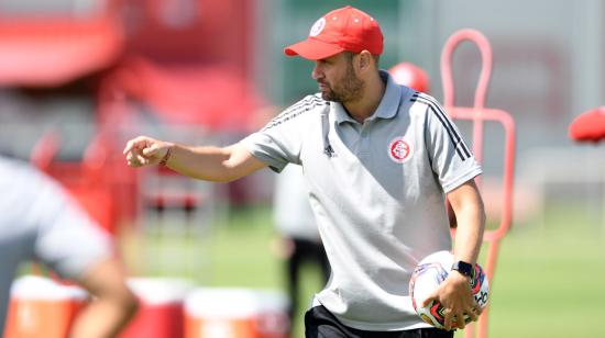 Miguel Ángel Ramírez dirige un entrenamiento del Inter el 10 de marzo de 2021.