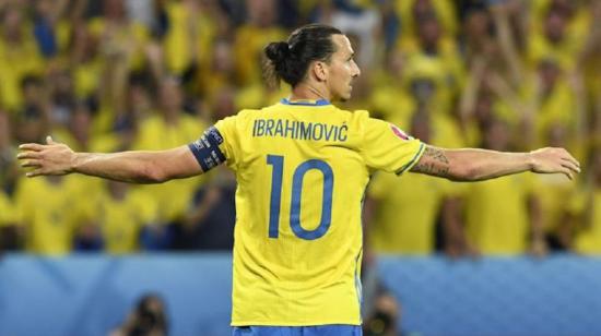 El futbolista, Zlatan Ibrahimovic, vistiendo la camiseta número 10 de la selección de Suecia.