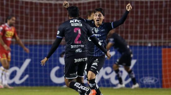 Los jugadores de Independiente festejan uno de los goles ante Unión Española, el 16 de marzo de 2021, en Quito.