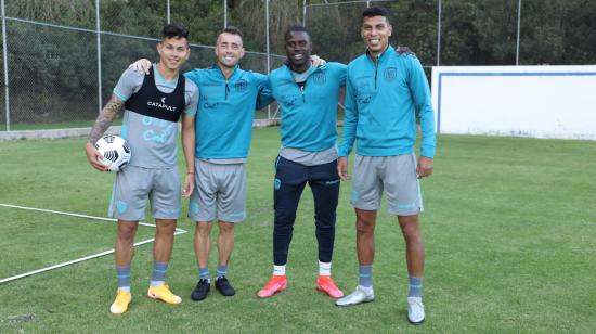 Jugadores de la selección ecuatoriana de fútbol durante un entrenamiento en la Casa de la Selección, en Quito, el lunes 22 de marzo de 2021.