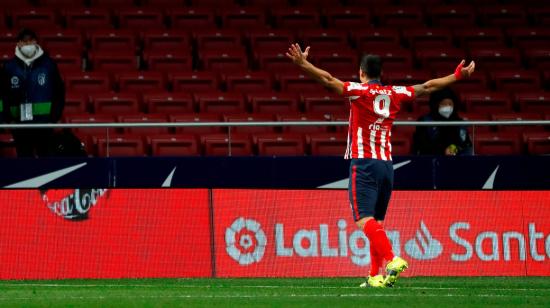 El delantero uruayo del Atlético de Madrid, Luis Suárez celebra su gol ante el Alavés el domingo 21 de marzo de 2021.