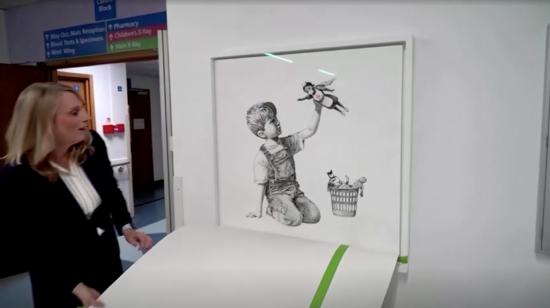 La obra 'Game Changer', de Banksy, mientras se muestra en las instalaciones en Londres de la casa de subastas Christie's, el 16 de marzo de 2021.