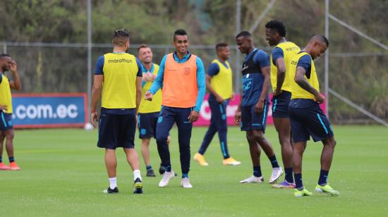 Los jugadores de la selección ecuatoriana durante un entrenamiento en la Casa de la Selección, el 23 de marzo de 2021.