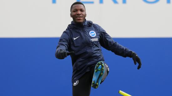 El jugador ecuatoriano Moisés Caicedo, durante un entrenamiento con el Brighton de Inglaterra, en marzo de 2021.