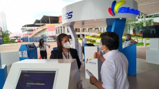 Ambiente de la feria de la Vivienda del Biess, en Guayaquil, el 25 de marzo de 2021.