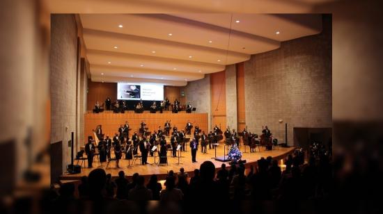 Ovación al maestro Álvaro Manzano, en su concierto de despedida del 26 de marzo de 2021, en la Casa de la Música.