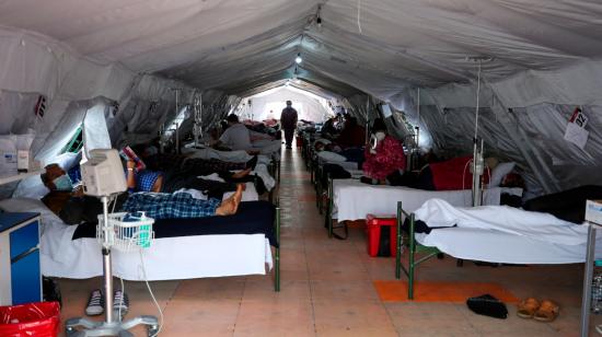 Vista del interior de una de las carpas del hospital IESS del Sur en Quito, el 30 de marzo de 2021.