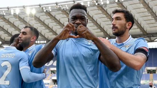 Felipe Caicedo celebra su gol de penal ante el Spezia, el 3 de abril de 2021.