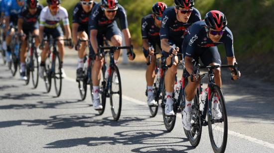 El carchense Richard Carapaz durante su participación en la Volta a Catalunya 2021, junto a sus compañeros del Ineos Grenadiers.