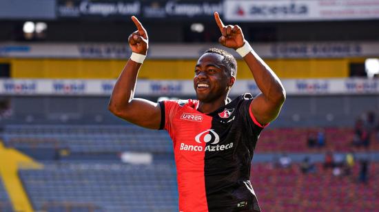 Renato Ibarra celebra su gol ante Xolos, en la liga mexicana, el 3 de abril de 2021.