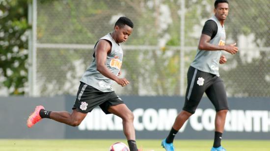 El ecuatoriano Juan Cazares, durante un entrenamiento del Corinthians, el 2 de abril de 2021.