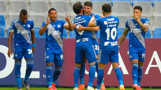 Facundo Barceló y sus compañeros celebran el 1-0 frente a Macará en la Copa Sudamericana 2021, el martes 6 de abril.