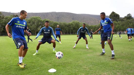 Los jugadores de Gremio entrenando en Quito, el 15 de marzo de 2021 previo al partido de Copa Libertadores frente a Ayacucho.