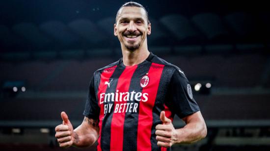 Zlatan Ibrahimovic celebra un gol con la camiseta del AC Milan.