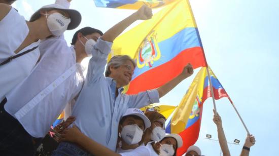 El candidato Guillermo Lasso, durante el cierre de campaña en Guayaquil, 8 de abril de 2021.