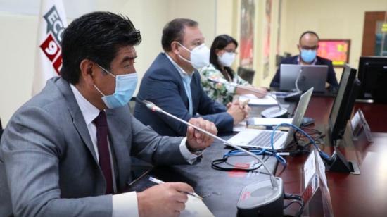 Jorge Yunda, alcalde de Quito, y Juan Zapata, director del ECU-911, durante la reunión del COE Nacional, el 9 de abril de 2021.