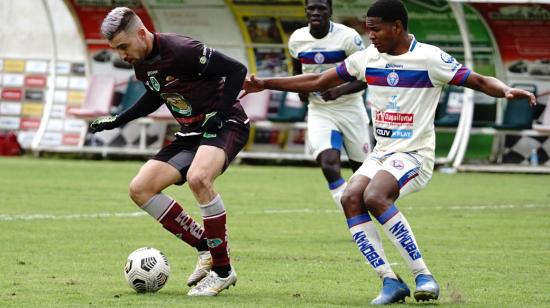 Jonatan Bauman en una acción de gol con el conjunto del 'Ponchinto' en la séptima fecha de la LigaPro, frente a Olmedo el jueves 8 de abril de 2021.