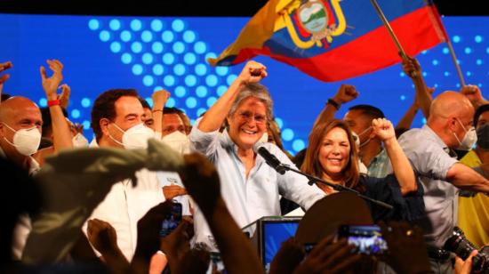 Guillermo Lasso, presidente electo del Ecuador durante su intervención de agradecimiento a quienes votaron por él desde Guayaquil, la noche del  de abril de 2021.