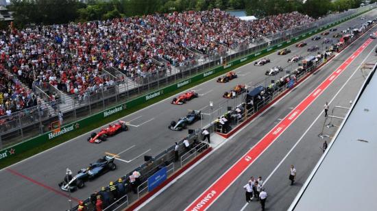 Los pilotos de la Fórmula 1 salen de la parrilla de salida en el Gran Premio de Montreal, el 15 de abril de 2021.