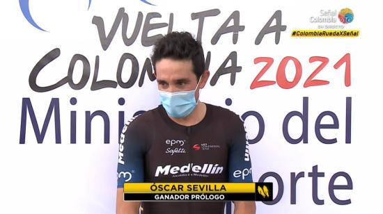 Oscar Sevilla, el corredor del Team Medellín, luego de ganar el prólogo de la competencia.