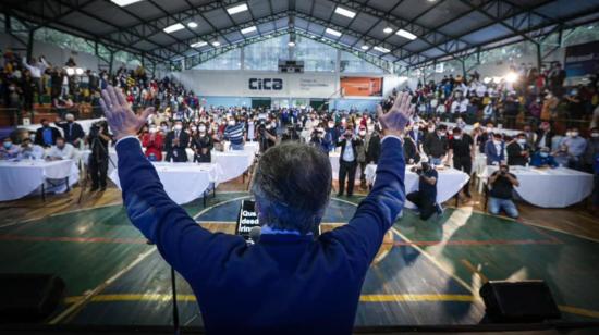 Guillermo Lasso el 6 de abril de 2021 en un evento de campaña en Azuay.