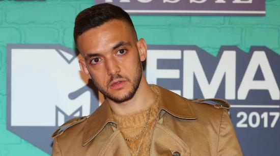 C. Tangana llega a la gala de los premios MTV Europe, de 2017, en Londres, Inglaterra. 