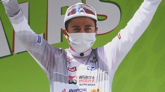 Alexander Cepeda, con la camiseta de líder de los jóvenes del Tour de los Alpes, el 21 de abril de 2021.