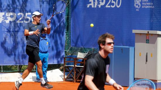 Escobar y Behar, durante la semifinal del ATP 250 de Belgrado, en Serbia, el viernes 23 de abril de 2021.