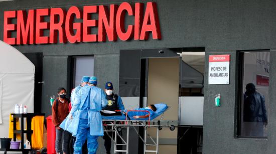 Un paciente con Covid-19 es ingresado al Hospital Quito Sur, el 19 de abril de 2021. 