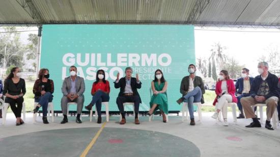 El presidente electo, Guillermo Lasso (centro) durante la posesión del gabinete social, el 26 de abril de 2021.