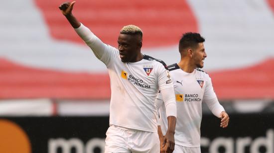 El delantero colombiano de Liga, Cristian Martínez Borja, celebra uno de sus goles ante Vélez, por Copa Libertadores, el martes 27 de abril de 2021.