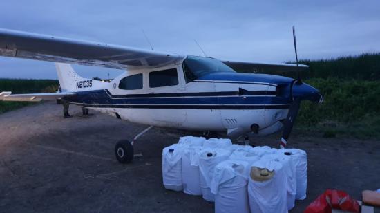 Dos avionetas fueron halladas en una pista clandestina en Milagro, Guayas, el 27 de abril de 2021. 